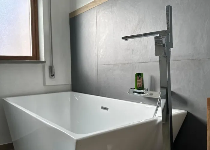 Casa Hydrangea Con Piscina E Giardino בית נופש באניי די לוקה